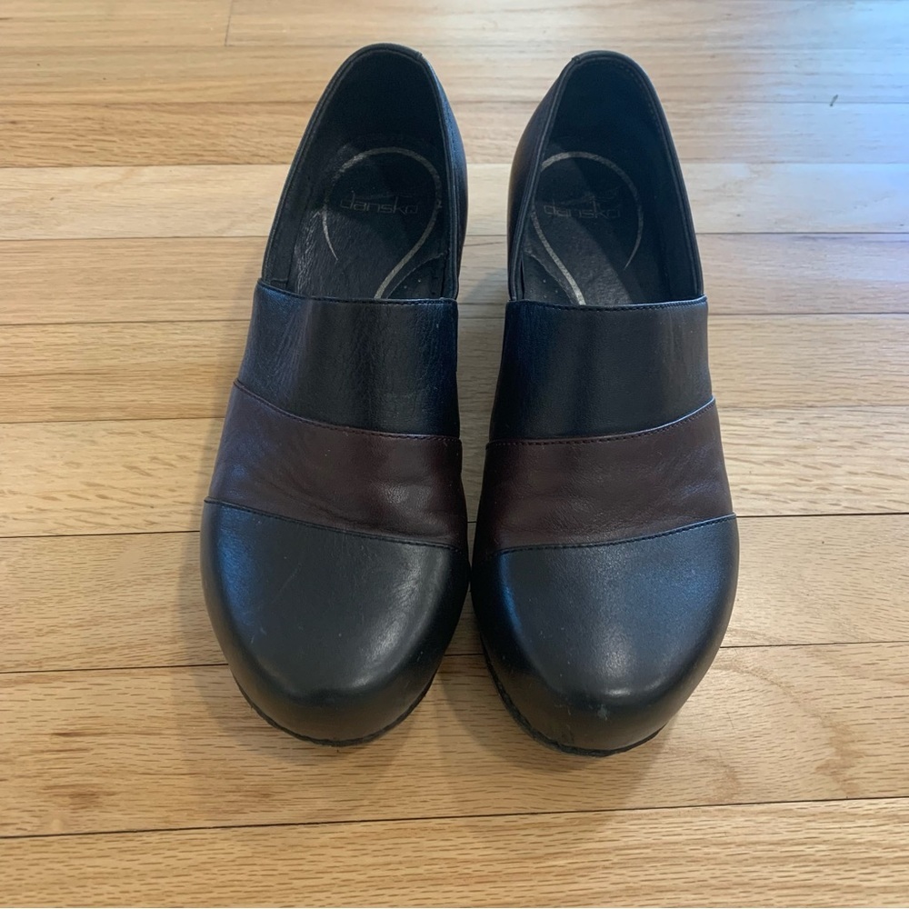 Dansko Black Leather Clog Mules with Brown Center Panel - Picture 2 of 9